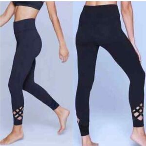 Athleta Sublime High Rise 7/8 Black Leggings 
Size Medium